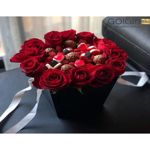 خرید باکس گل سرخ به همراه شکلات  width=512 height=512 border=0
